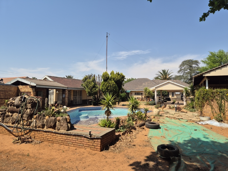 4 Bedroom Property for Sale in Wilkoppies North West